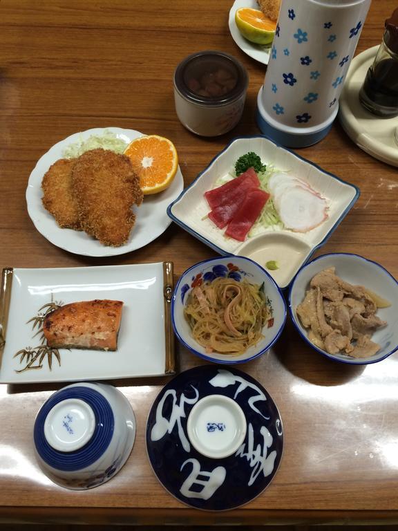 Hotel Onsen Minshuku Yutakaya à Yuzawa  Extérieur photo