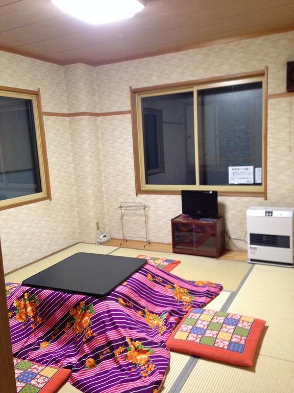 Hotel Onsen Minshuku Yutakaya à Yuzawa  Extérieur photo