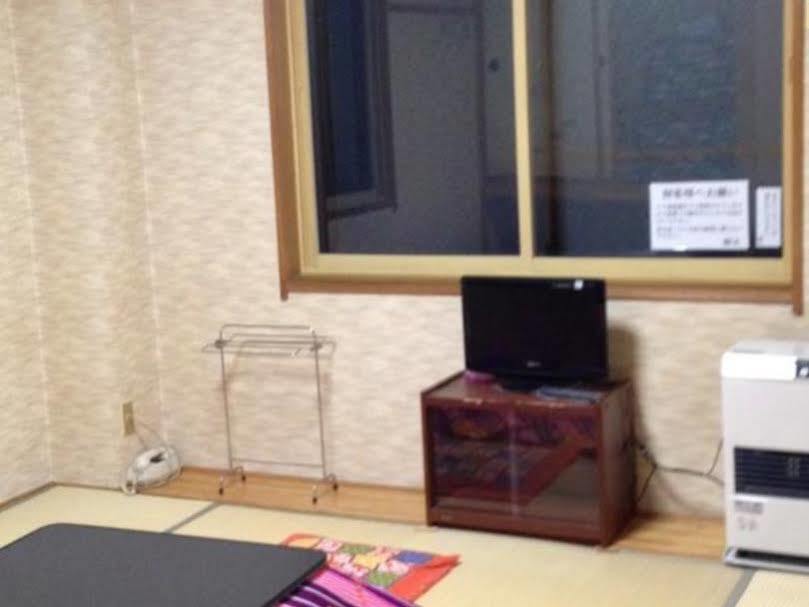 Hotel Onsen Minshuku Yutakaya à Yuzawa  Extérieur photo
